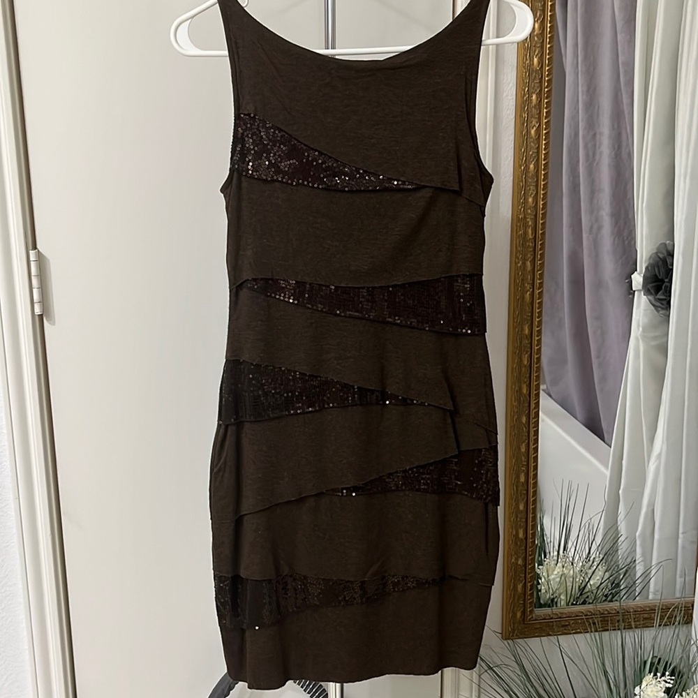 Bodycon dress with sequins